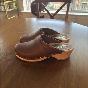 Lotta Brown Leather Clogs